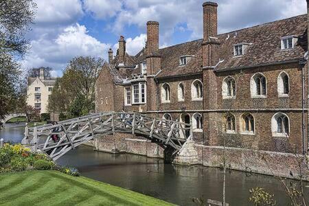 City Center,2 Bedroom Apartment With Parking Cambridge  Bagian luar foto